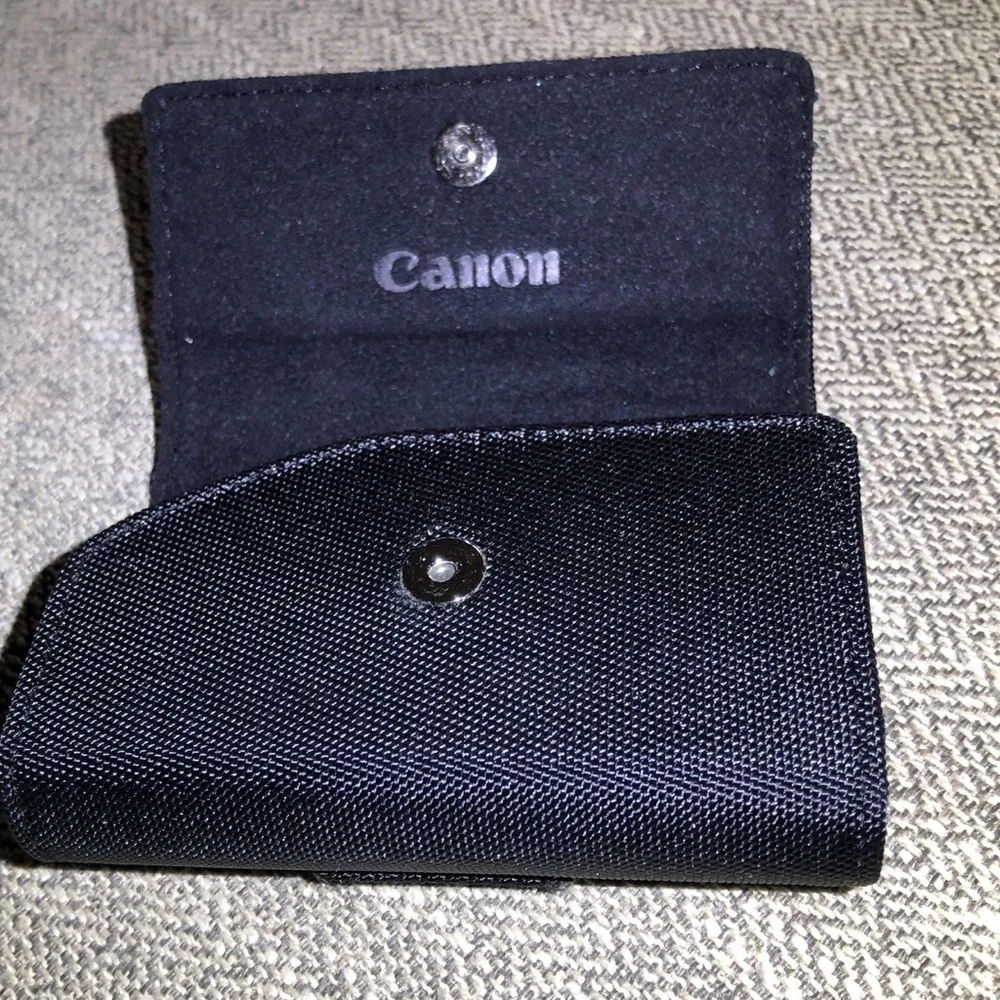 Canon Powershot ELPH135 camera case/memory cards